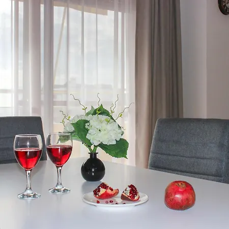 公寓 One Bedroom 1377 *