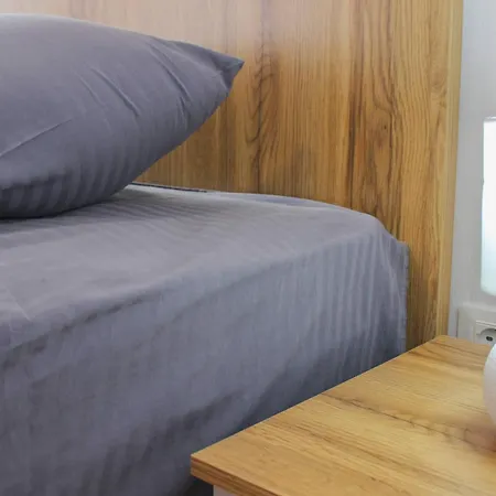 公寓 One Bedroom 1377 *