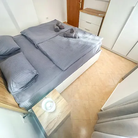 One Bedroom 1377 *