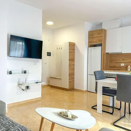 One Bedroom 1377