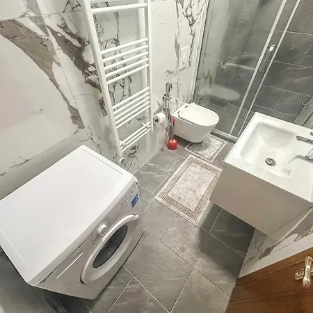 One Bedroom 1377 Apartment *