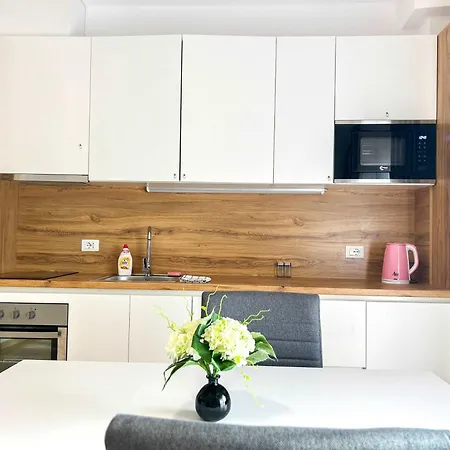 One Bedroom 1377 *