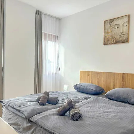 One Bedroom 1377 Apartment