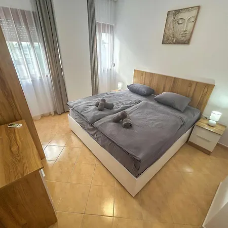 One Bedroom 1377 *