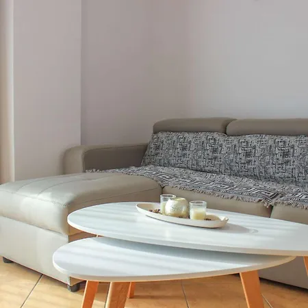 One Bedroom 1377 Apartament
