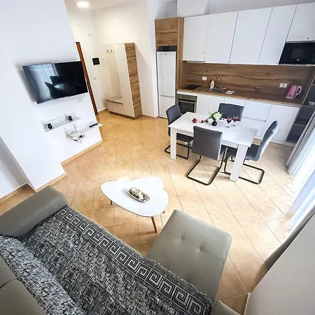 One Bedroom 1377